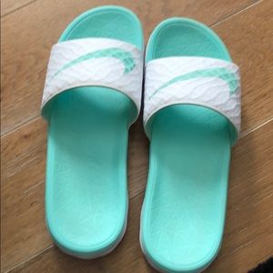 Nike women’s slide flip flops size 9